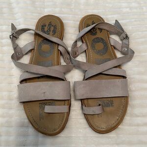 Sorel grey leather criss cross sandal adjustable size 9.5